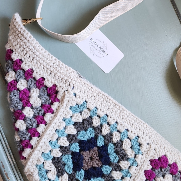 Handmade crocheted Fanny Pack - Picture 4 of 4